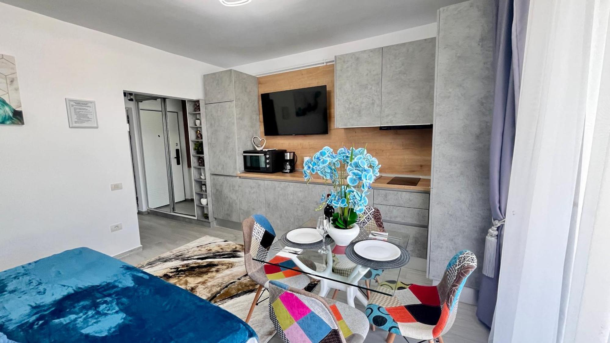 Cosmopolitan - Studio Pe Plaja Cu Vedere La Mare & Loc Parcare Gratis Năvodari المظهر الخارجي الصورة