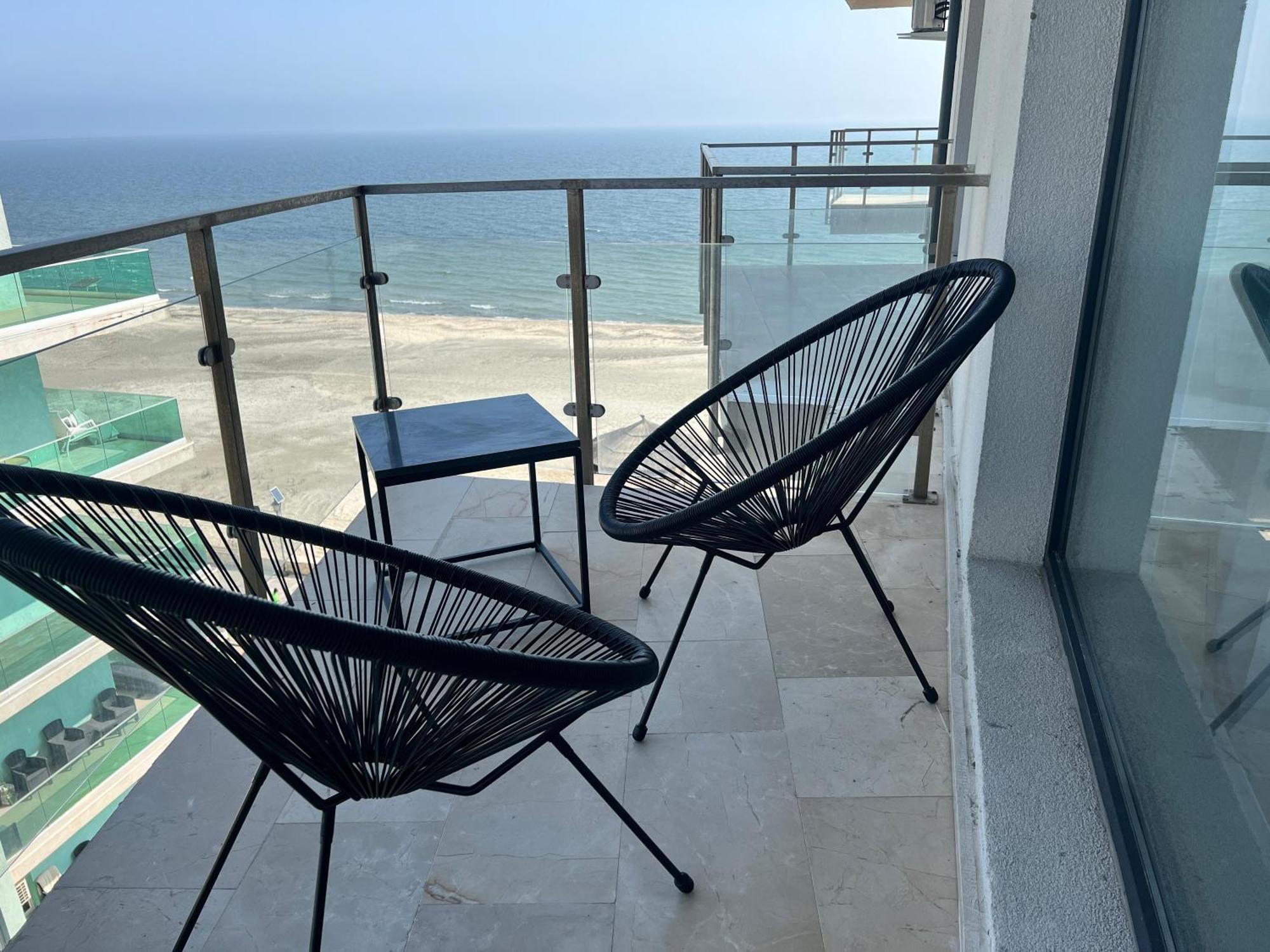 Cosmopolitan - Studio Pe Plaja Cu Vedere La Mare & Loc Parcare Gratis Năvodari المظهر الخارجي الصورة